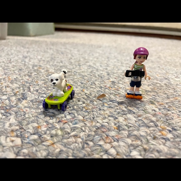 LEGO Friends 41099 Heartlake Skate Park - Picture 7 of 11